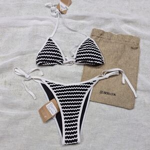 Berlook / new with tags / Medium/ Black Geometric Textured Set